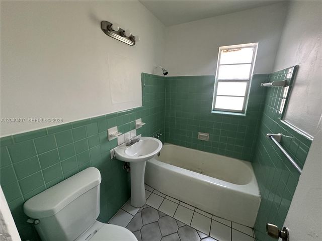 820 NW 4th Ave, Fort Lauderdale, FL 33311