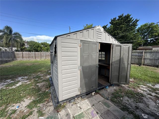 820 NW 4th Ave, Fort Lauderdale, FL 33311