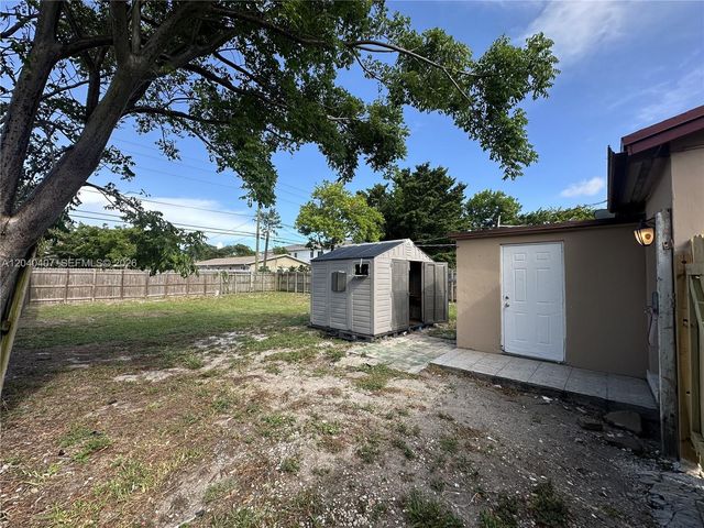 820 NW 4th Ave, Fort Lauderdale, FL 33311