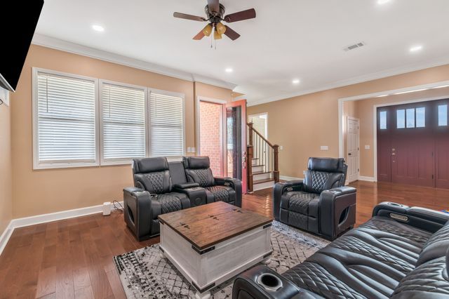 1503 Pearcy St, La Vergne, TN 37086