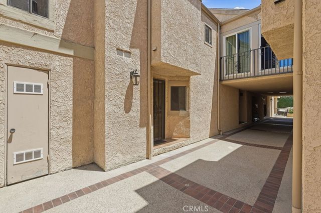 1000 E Windsor Road 9, Glendale, CA 91205