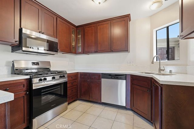 1000 E Windsor Road 9, Glendale, CA 91205