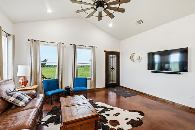 435 County Road 4875, Celeste, TX 75423