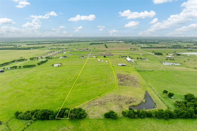 435 County Road 4875, Celeste, TX 75423