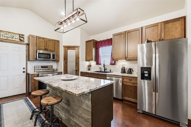 435 County Road 4875, Celeste, TX 75423