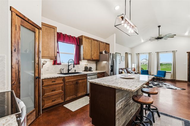 435 County Road 4875, Celeste, TX 75423