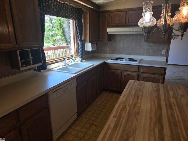 46407 Houghton Dr. Drive, Shelby Twp, MI 48315