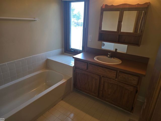 46407 Houghton Dr. Drive, Shelby Twp, MI 48315