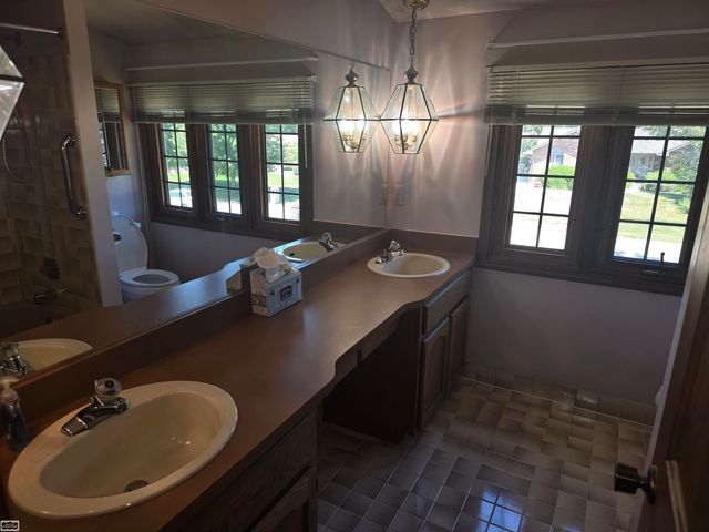 46407 Houghton Dr. Drive, Shelby Twp, MI 48315