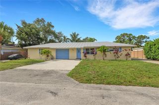 2772 Riverview DR, Naples, FL 34112