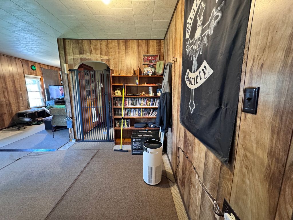 Image 18 of property listing at 104 E Poplar Street, Odin, IL 62870