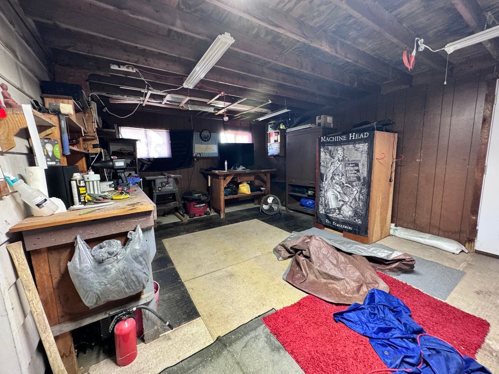Image 27 of property listing at 104 E Poplar Street, Odin, IL 62870