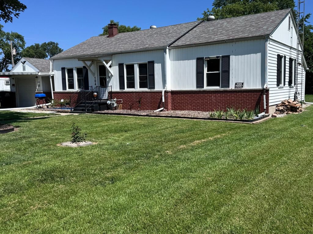 Image 30 of property listing at 104 E Poplar Street, Odin, IL 62870