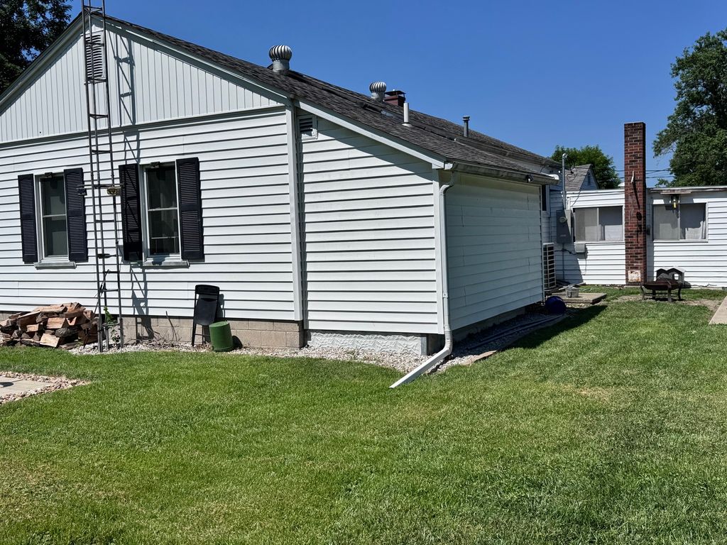Image 31 of property listing at 104 E Poplar Street, Odin, IL 62870