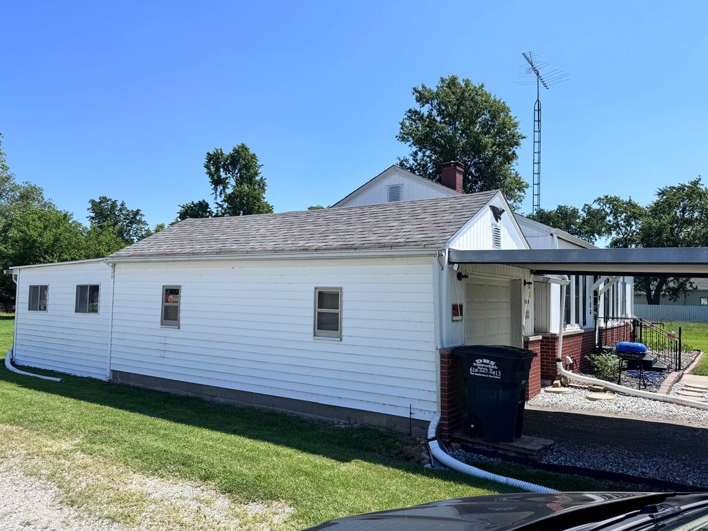 Image 36 of property listing at 104 E Poplar Street, Odin, IL 62870