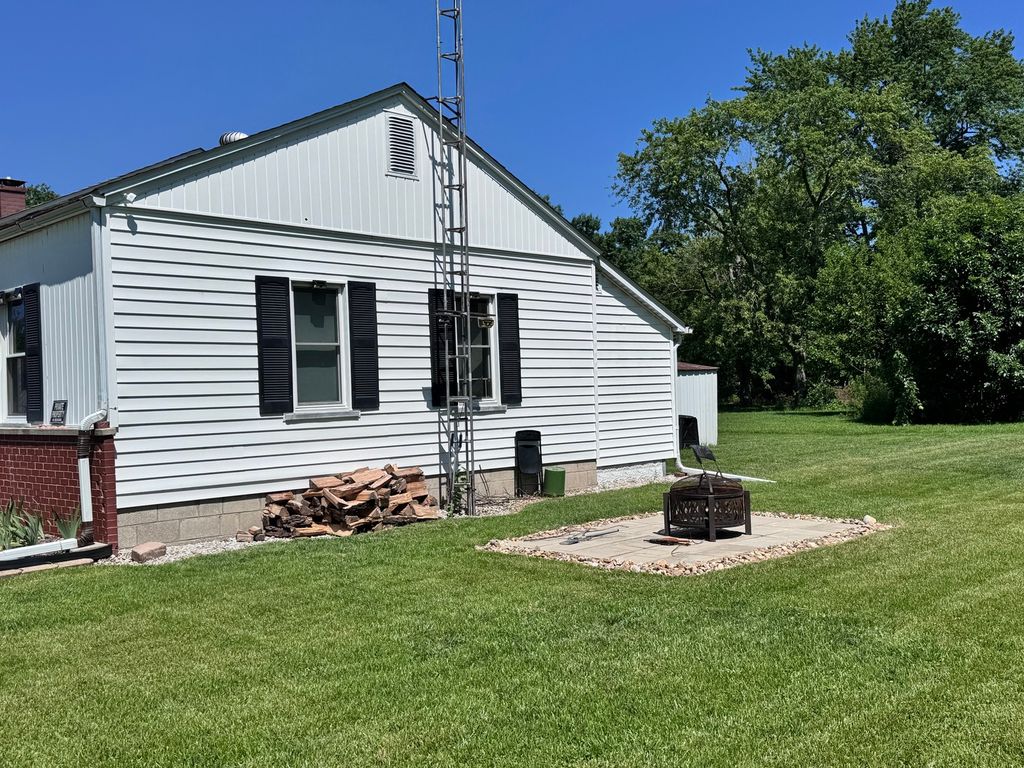Image 37 of property listing at 104 E Poplar Street, Odin, IL 62870