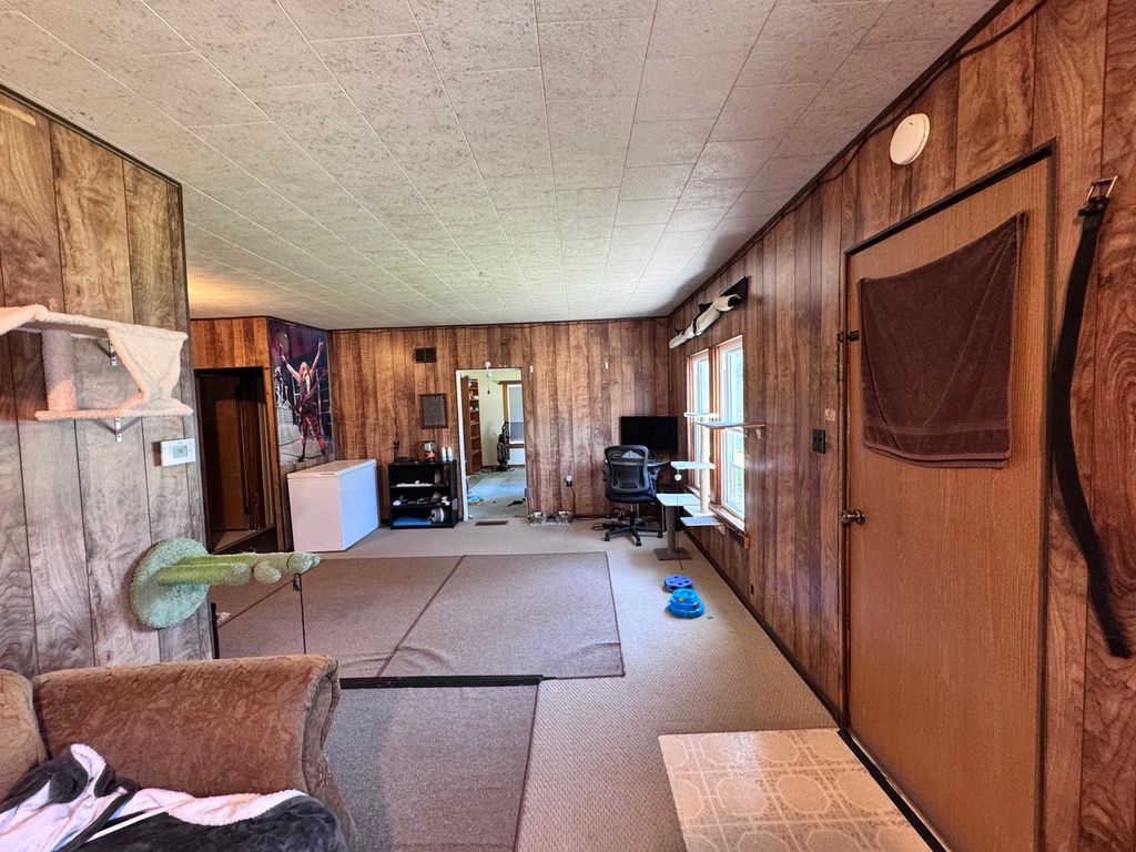 Image 6 of property listing at 104 E Poplar Street, Odin, IL 62870