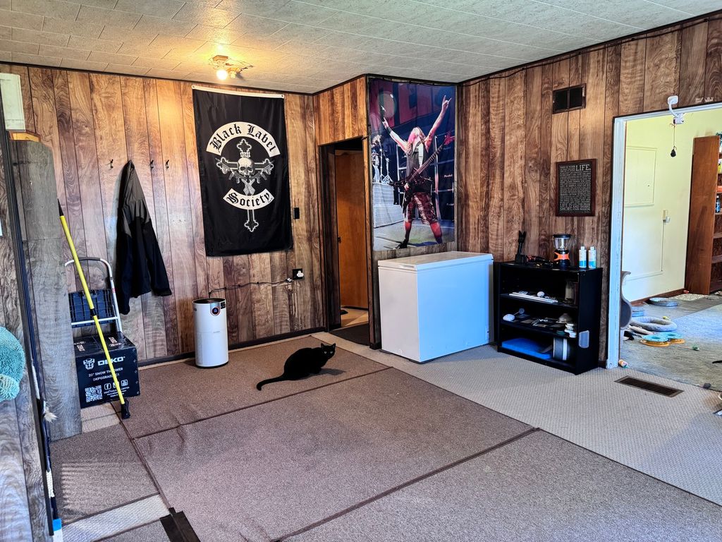 Image 7 of property listing at 104 E Poplar Street, Odin, IL 62870