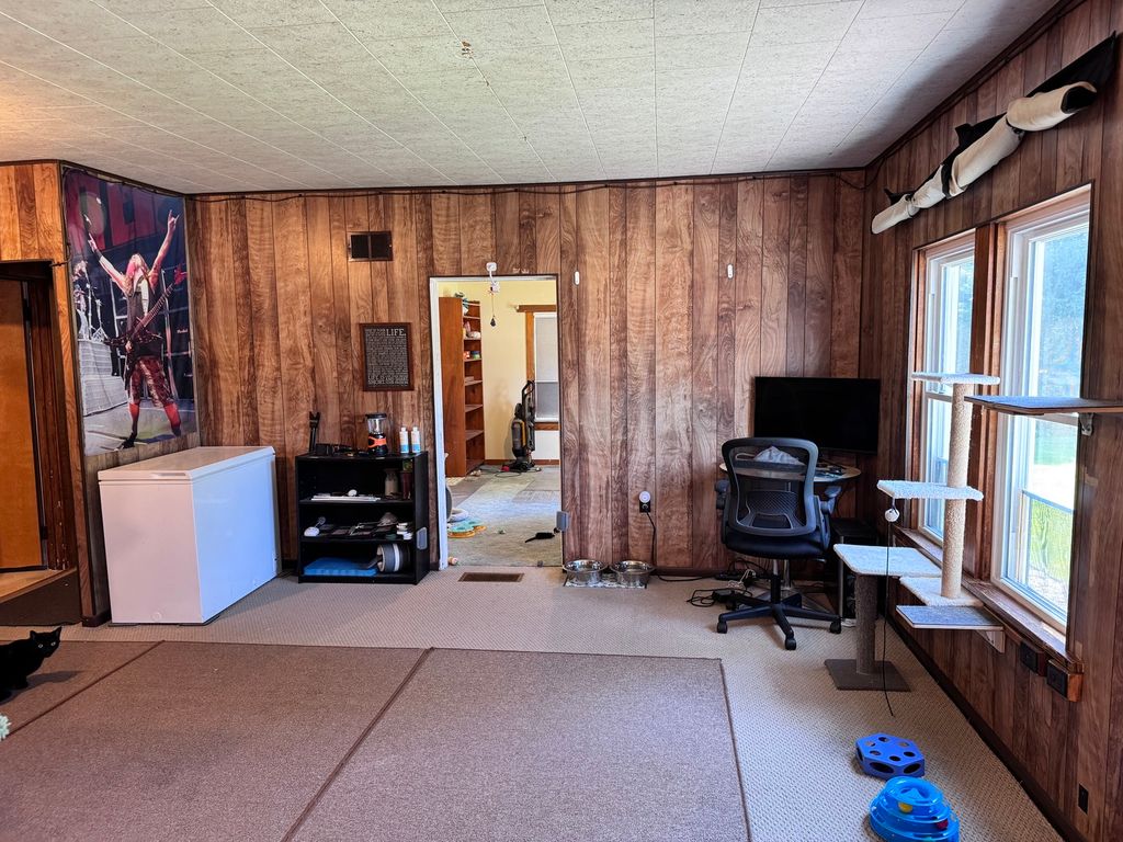 Image 8 of property listing at 104 E Poplar Street, Odin, IL 62870