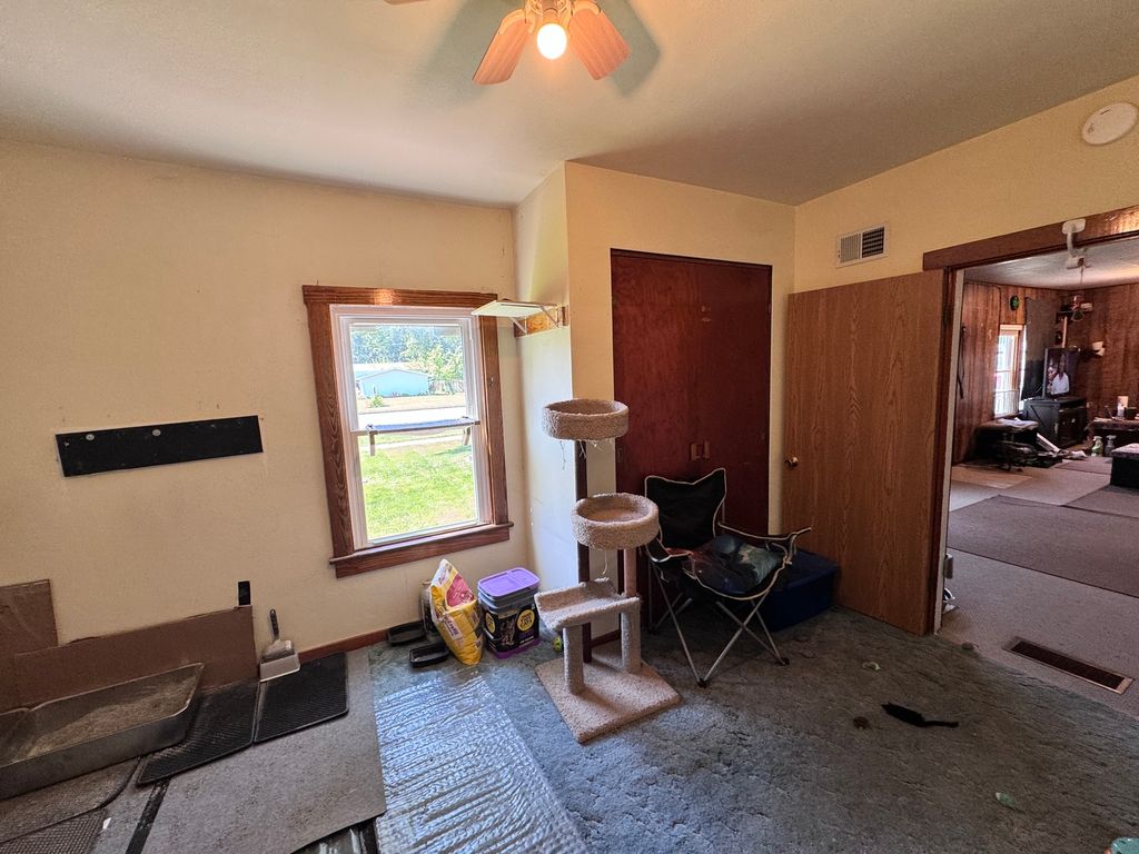 Image 9 of property listing at 104 E Poplar Street, Odin, IL 62870