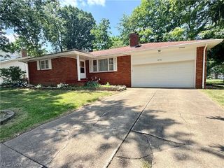 6230 Foxridge Drive, Boardman, OH 44512