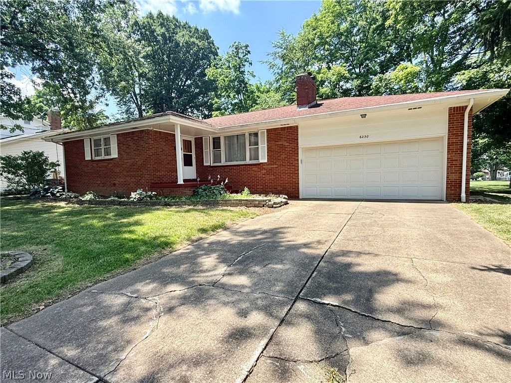 6230 Foxridge Drive, Boardman, OH 44512