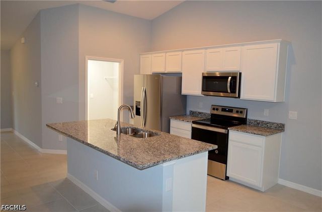 1127 NE 10th ST, Cape Coral, FL 33909