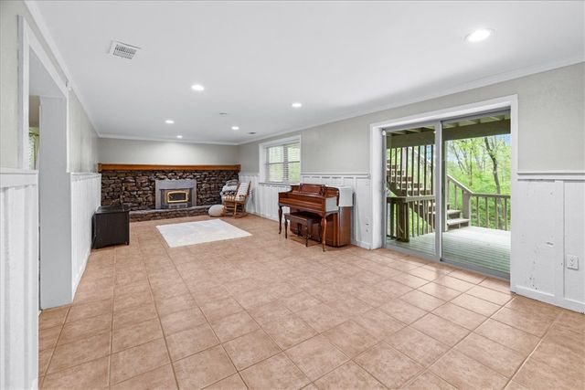 821 Lakeview Drive, Rogers, AR 72756