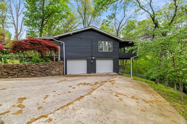 821 Lakeview Drive, Rogers, AR 72756