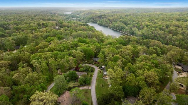 821 Lakeview Drive, Rogers, AR 72756