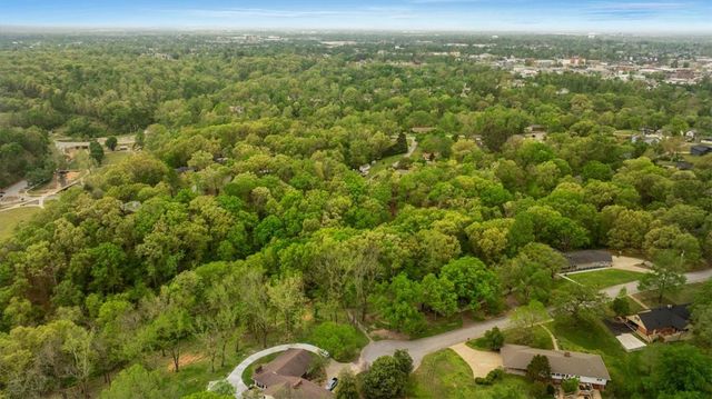 821 Lakeview Drive, Rogers, AR 72756