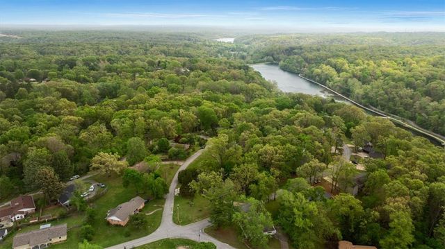 821 Lakeview Drive, Rogers, AR 72756