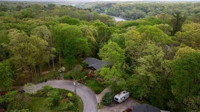 821 Lakeview Drive, Rogers, AR 72756