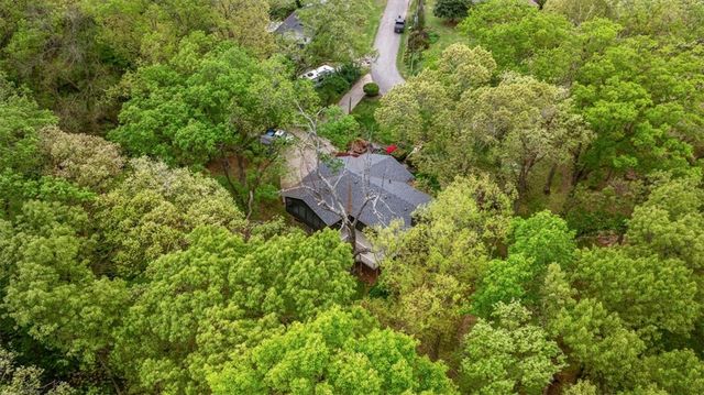 821 Lakeview Drive, Rogers, AR 72756