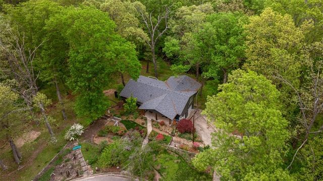 821 Lakeview Drive, Rogers, AR 72756