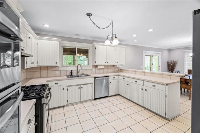 821 Lakeview Drive, Rogers, AR 72756
