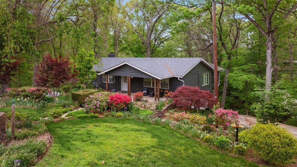 821 Lakeview Drive, Rogers, AR 72756