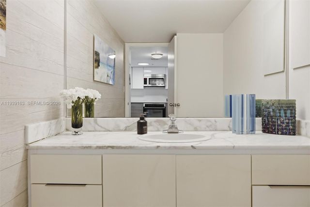 2555 Collins Ave 2105, Miami Beach, FL 33140