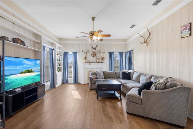 315 N Main Street, Henderson, TX 75652