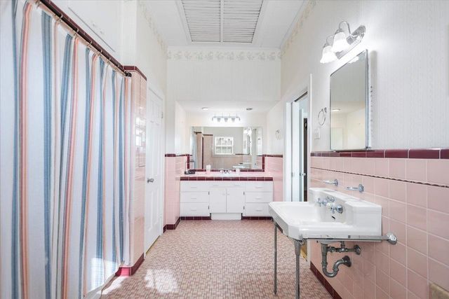 315 N Main Street, Henderson, TX 75652