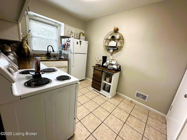 2902 Abigail Dr 4, Louisville, KY 40205