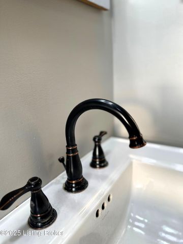 2902 Abigail Dr 4, Louisville, KY 40205