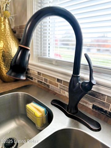 2902 Abigail Dr 4, Louisville, KY 40205