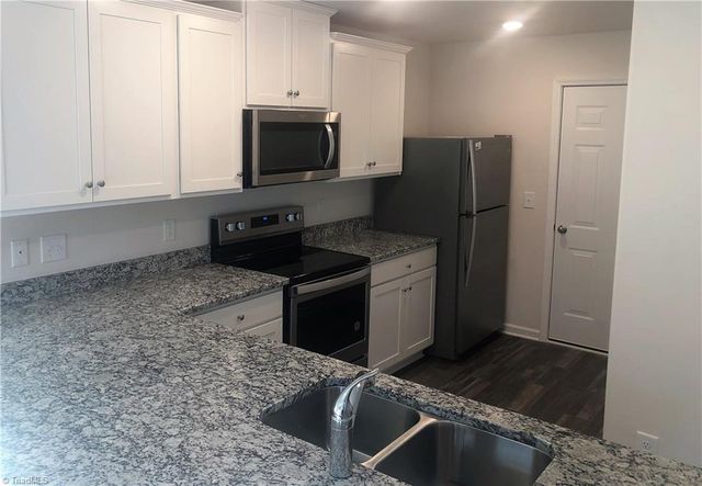 3994 Meredith Woods Lane, Winston-salem, NC 27107