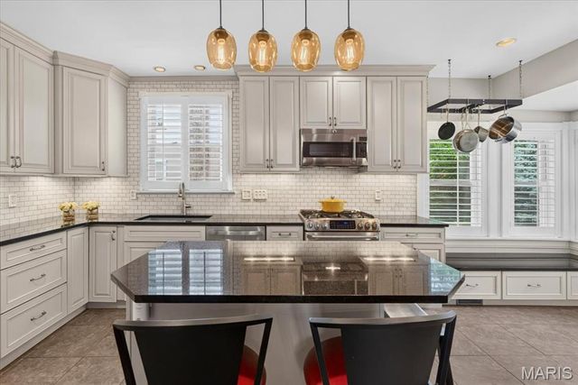 637 Atalanta Avenue, Webster Groves, MO 63119