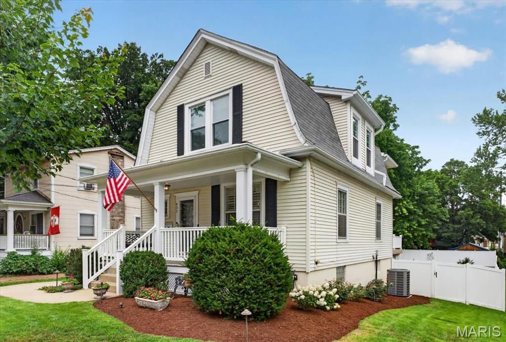 637 Atalanta Avenue, Webster Groves, MO 63119