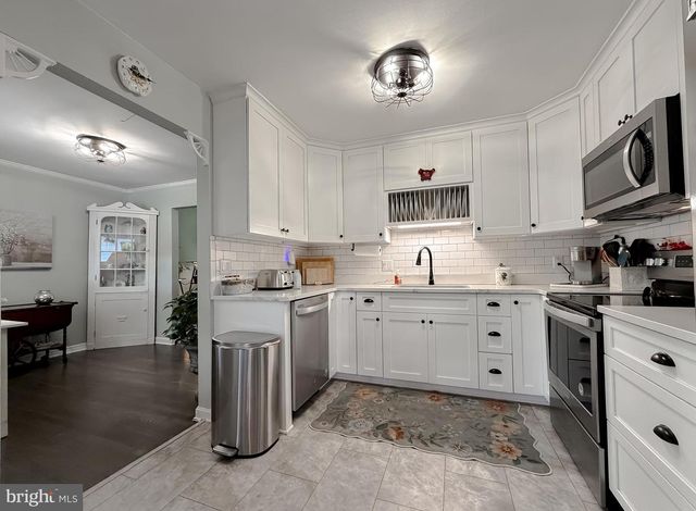 8 LESLIE DR, Indian Head, MD 20640