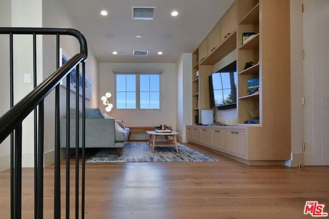 4243 Beeman Avenue, Studio City, CA 91604