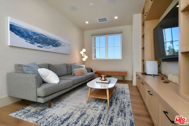 4243 Beeman Avenue, Studio City, CA 91604