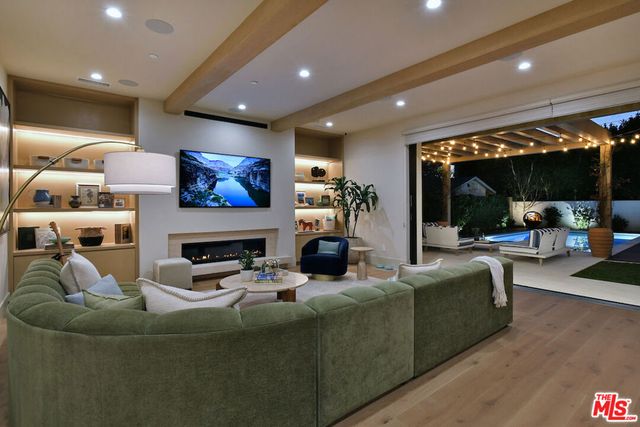 4243 Beeman Avenue, Studio City, CA 91604